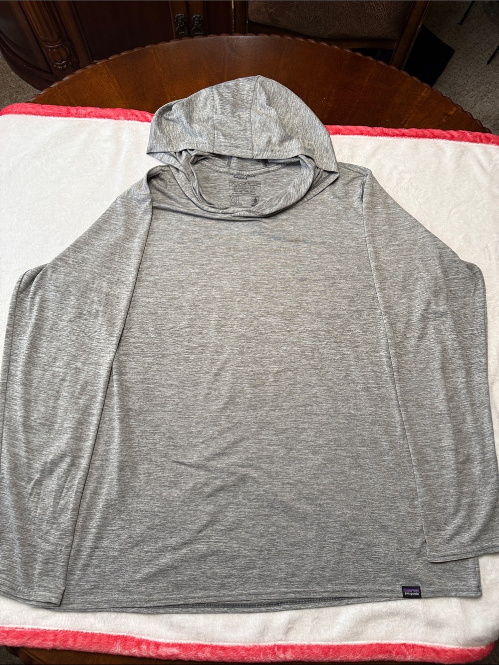 Patagonia Men's Heather Gray Lightweight Hooded Long Sleeve